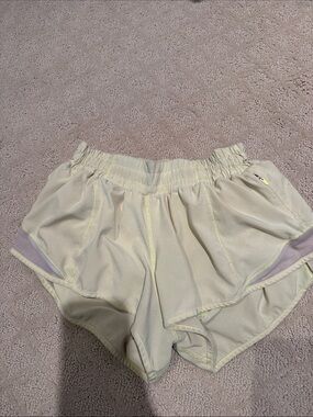 Lululemon faded greenish yellow Hotty Hots 2.5 Inch